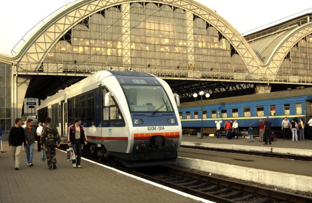 "Укрзализныця" на гране развала: 92% пассажирских вагонов скоро пойдут на свалку