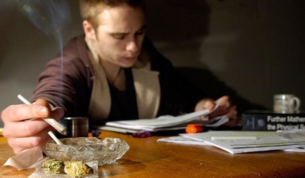 Употребление марихуаны не снижает успеваемость в учебе