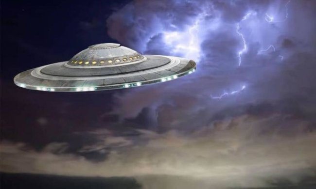 Нашестя НЛО: гігантський корабель прибульців потрапив на камери