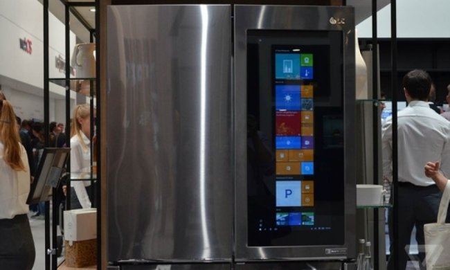 Звичайний холодильник наділили розумом (відео)