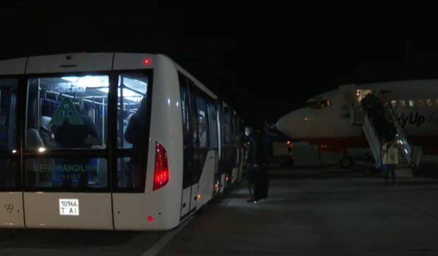 Аеропорт, фото: скріншот з відео