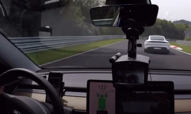 Tesla Model 3 Chase A Porsche Taycan, скриншот