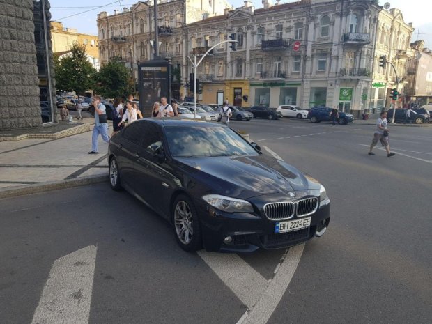 Киевляне проучили очередного героя парковки странным способом: действует безотказно