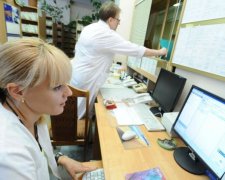 Медреформа, призов в армію та поїздки за кордон: що чекає на українців у квітні