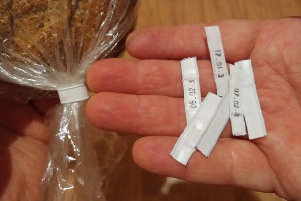 Від шкарпеток до інструментів: як використати у побуті пластикові затискачі від хліба