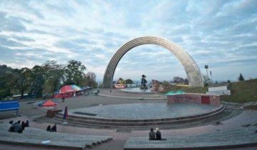 Художник Ройтбурд запропонував створити в Пирогово "заповідник тоталітарної культури"