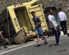 Трагедія у Туреччині: заповнений туристами автобус зірвався у прірву