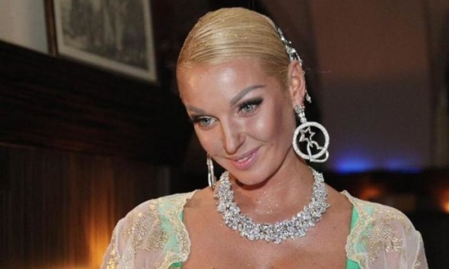 Волочкова почала лизати прямо в шпагаті: фото 18+