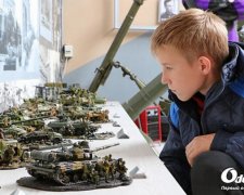Битви за Донецький аеропорт і Іловайськ показали в мініатюрі (фото)