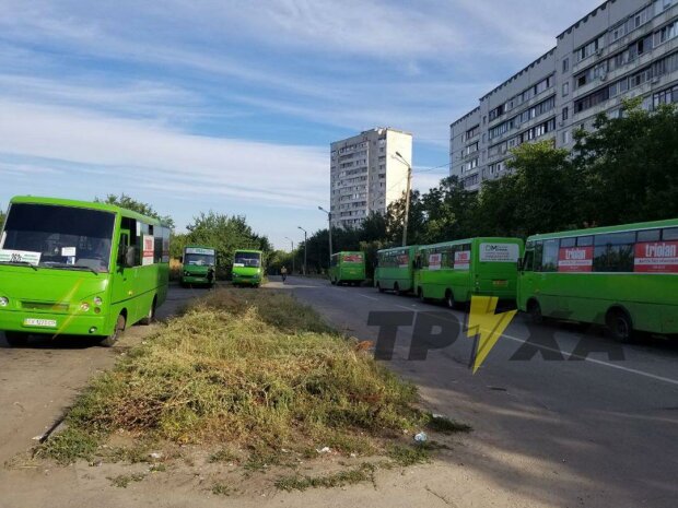 В Харькове копы вставляют маршрутчиков палки в колеса: "17 тысяч - и свободен"