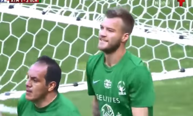 Ярмоленко свозил жену в Мадрид и сфотографировался с легендами мирового футбола