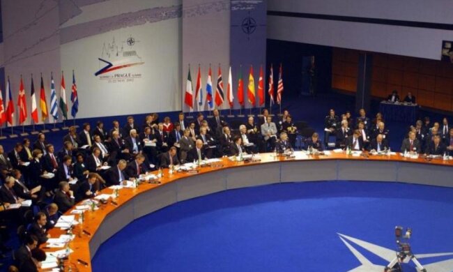 Крок до НАТО: що означає статус країни-аспіранта для України
