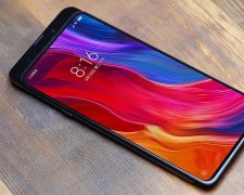 Mi Mix 3: глава Xiaomi показал мощь своего детища