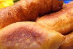Как избежать вытекания начинки из пирожков: простой и удобный лайфхак