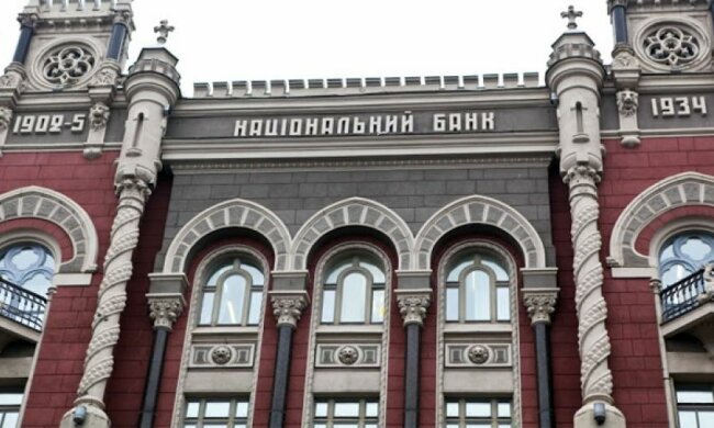 НБУ начал бороться с оттоком денег в Россию