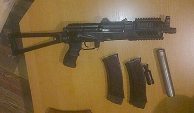 У Дніпропетровську затримали банду з арсеналом зброї (фото)