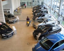 Продаж легкових автівок в Україні скоротився на 63%