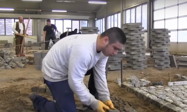 Заробітчани, скріншот з відео