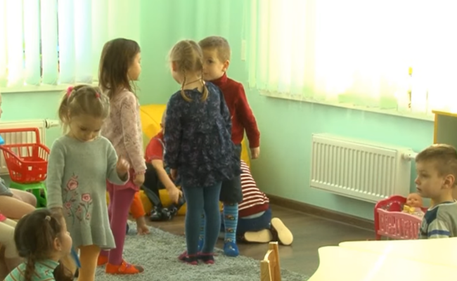Дитячий садочок, кадр з відео