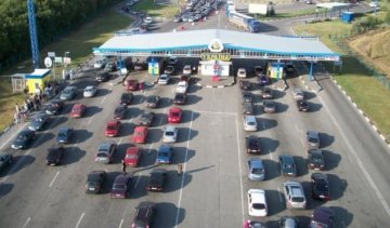 Україно-польський кордон паралізували кілометрові черги