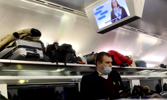 У потязі Інтерсіті+, фото Facebook