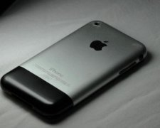 Самый редкий iPhone в мире продают по цене авто