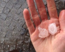 Негода в Харкові: дорогами пливуть автомобілі (фото, відео)