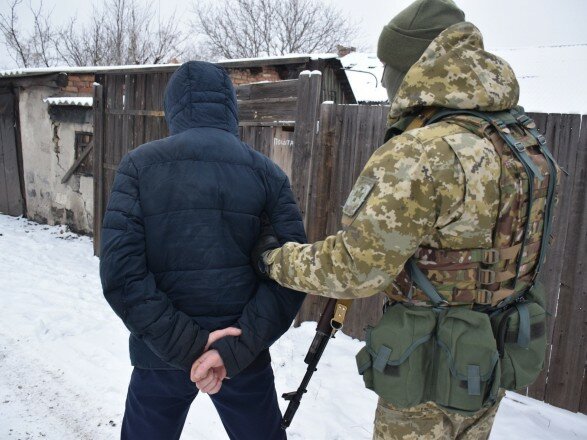 Выполнял задания российских кураторов: на Донбассе задержали боевика, который охранял остатки сбитого самолета МН17