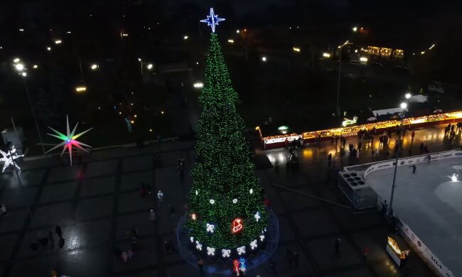 Новорічна ялинка, скріншот: Youtube