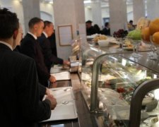 Подсыпьте им пургена: нардепов взволновали журналисты в столовой Рады 