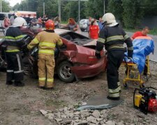 Під Хмельницьким "швидка" потрапила у жахливу ДТП – дев'ятеро в реанімації, шанси є не у всіх