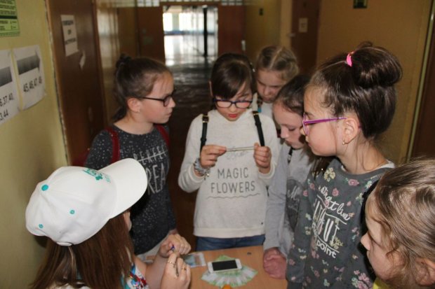 Киевские школьники покорили сеть благородным поступком: политикам бы так