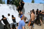 Активісти зруйнували паркани депутатських котеджів біля Дніпра