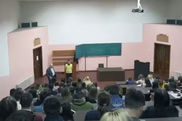 Студенти. Фото: скрін youtube