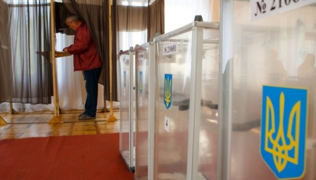 Харків'ян годують мерзенними подачками перед виборами: склянку гречки і смердюча кілька - в обмін на гідність