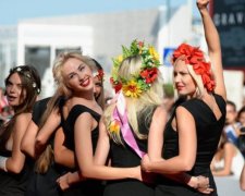 Активістки Femen влаштували гарячий прийом азербайджанцям