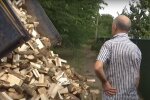 Заготівля дров. Фото: скрін youtube