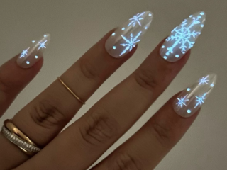 Манікюр, фото з вільних джерел