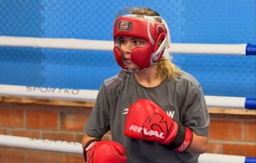 Кіра Макогоненко зі золотою нагородою молодіжного чемпіонату світу з боксу