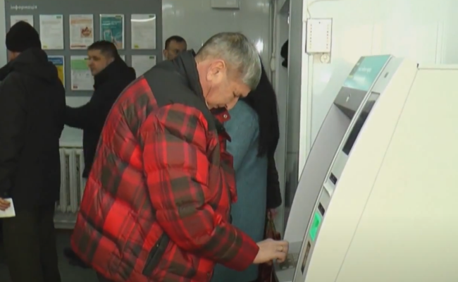 Банкомат "Ощада". Фото: скрін youtube