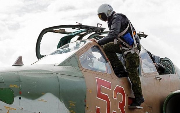 Підірвав себе гранатою: останній бій пілота Су-25 потрапив на відео
