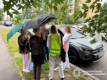 Затримання жінки. Фото Нацполіції