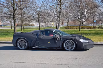 Ferarri SF90 Spider, autocentre