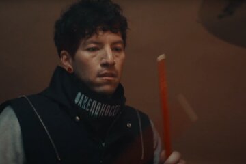 Скриншот из клипа Twenty One Pilots