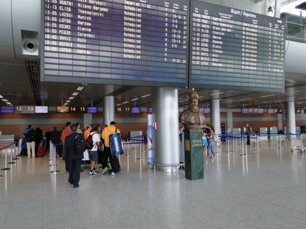 Львовян заставят летать "по-старому": в аэропорту озвучили важное заявление