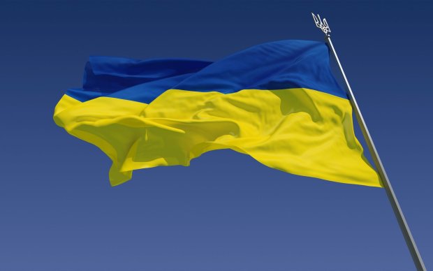 Пленных моряков поддержали в Крыму родным флагом: Слава Украине!