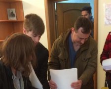 Активісти завалили СБУ заявами на російських артистів