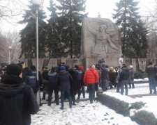 Боягузливий екс-регіонал жорстко підставив ватних пенсіонерів
