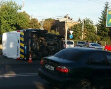 Машина копів злетіла в повітря: моторошна НП сколихнула Львів, кадри для "міцних горішків"