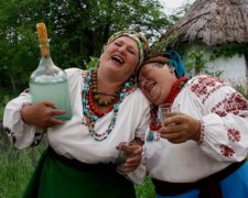 Украинцы массово переходят на самогон